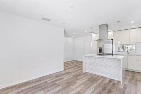 House in Orlando, Florida 3 bedrooms, 84.17 sq.m. № 2236718 - photo 8