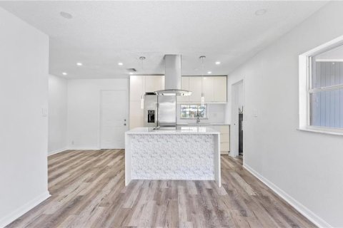 House in Orlando, Florida 3 bedrooms, 84.17 sq.m. № 2236718 - photo 6