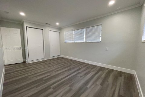 Villa ou maison à vendre à Miami, Floride: 4 chambres, 141.21 m2 № 1996430 - photo 13