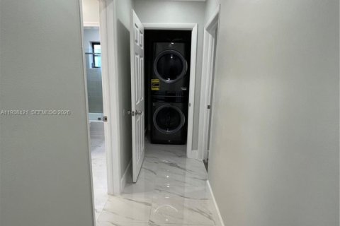 Villa ou maison à vendre à Miami, Floride: 4 chambres, 141.21 m2 № 1996430 - photo 12