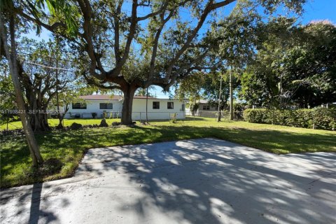 Villa ou maison à vendre à Miami, Floride: 4 chambres, 141.21 m2 № 1996430 - photo 19