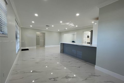 Villa ou maison à vendre à Miami, Floride: 4 chambres, 141.21 m2 № 1996430 - photo 7