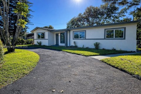 Дом в Майами, Флорида 4 спальни, 141.21м2 № 1996430