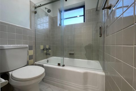 Villa ou maison à vendre à Miami, Floride: 4 chambres, 141.21 m2 № 1996430 - photo 17