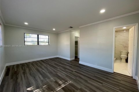 Villa ou maison à vendre à Miami, Floride: 4 chambres, 141.21 m2 № 1996430 - photo 10