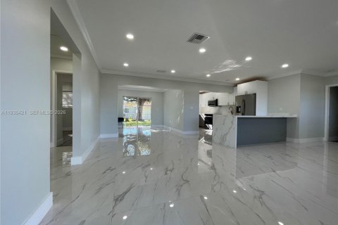 Villa ou maison à vendre à Miami, Floride: 4 chambres, 141.21 m2 № 1996430 - photo 6