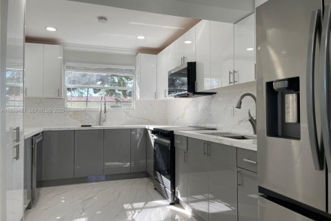 Купить виллу или дом в Майами, Флорида 4 спальни, 141.21м2, № 1996430 - фото 2