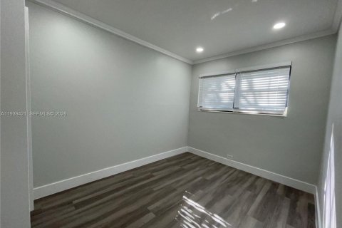 Villa ou maison à vendre à Miami, Floride: 4 chambres, 141.21 m2 № 1996430 - photo 15