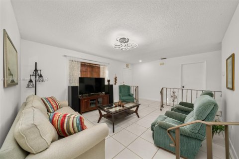 House in Sebring, Florida 2 bedrooms, 127.46 sq.m. № 1779987 - photo 4