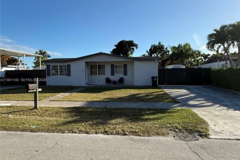 Купить виллу или дом в Хомстед, Флорида 3 спальни, 144.18м2, № 1998652 - фото 2