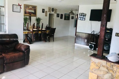 Купить виллу или дом в Хомстед, Флорида 3 спальни, 144.18м2, № 1998652 - фото 6