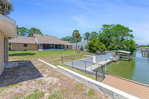 House in Edgewater, Florida 3 bedrooms, 165.55 sq.m. № 1847556 - photo 8