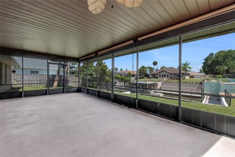 House in Edgewater, Florida 3 bedrooms, 165.55 sq.m. № 1847556 - photo 13