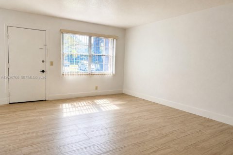 Copropriété à louer à Pembroke Pines, Floride: 2 chambres, 88.54 m2 № 2085885 - photo 12