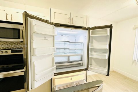 Copropriété à louer à Pembroke Pines, Floride: 2 chambres, 88.54 m2 № 2085885 - photo 10