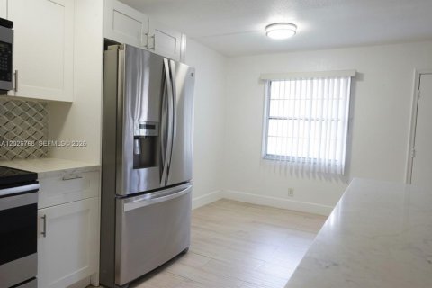 Copropriété à louer à Pembroke Pines, Floride: 2 chambres, 88.54 m2 № 2085885 - photo 5