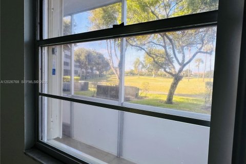 Copropriété à louer à Pembroke Pines, Floride: 2 chambres, 88.54 m2 № 2085885 - photo 14