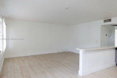 Copropriété à louer à Pembroke Pines, Floride: 2 chambres, 88.54 m2 № 2085885 - photo 11