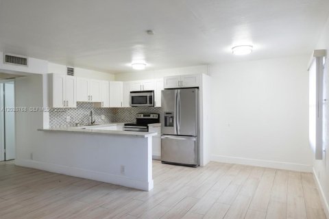 Copropriété à louer à Pembroke Pines, Floride: 2 chambres, 88.54 m2 № 2085885 - photo 9