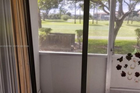 Copropriété à louer à Pembroke Pines, Floride: 2 chambres, 88.54 m2 № 2085885 - photo 19