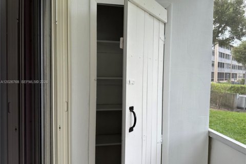 Copropriété à louer à Pembroke Pines, Floride: 2 chambres, 88.54 m2 № 2085885 - photo 23