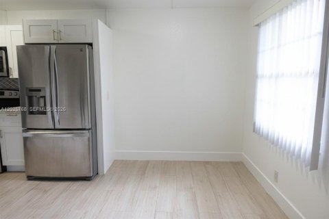 Copropriété à louer à Pembroke Pines, Floride: 2 chambres, 88.54 m2 № 2085885 - photo 8