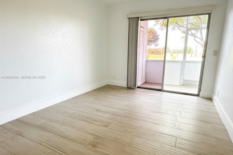 Copropriété à louer à Pembroke Pines, Floride: 2 chambres, 88.54 m2 № 2085885 - photo 16