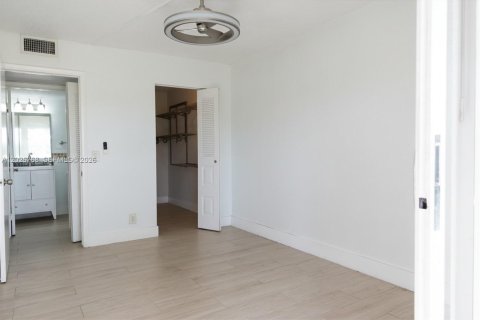 Copropriété à louer à Pembroke Pines, Floride: 2 chambres, 88.54 m2 № 2085885 - photo 18