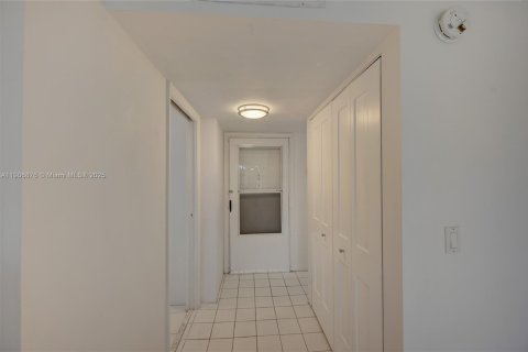 Купить кондоминиум в Лейк-Уорт, Флорида 2 спальни, 103.49м2, № 1968033 - фото 7