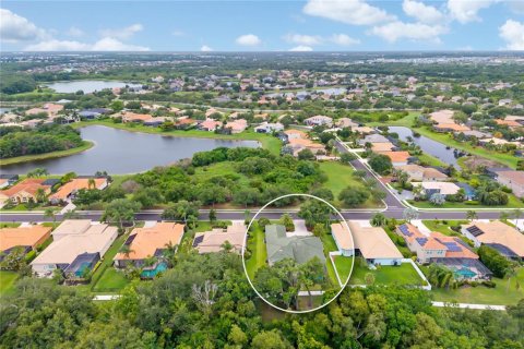 House in Bradenton, Florida 5 bedrooms, 339.93 sq.m. № 2207866