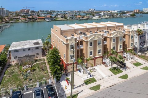 Townhouse in Clearwater, Florida 3 bedrooms, 310.29 sq.m. № 1782922 - photo 3