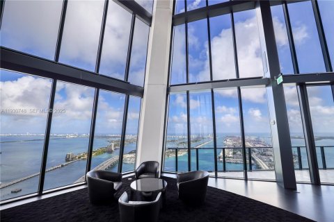Condominio en venta en Miami, Florida, 4 dormitorios, 427.35 m2 № 2076929 - foto 23