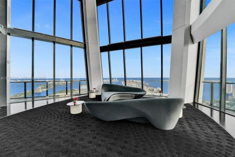 Condominio en venta en Miami, Florida, 4 dormitorios, 427.35 m2 № 2076929 - foto 25