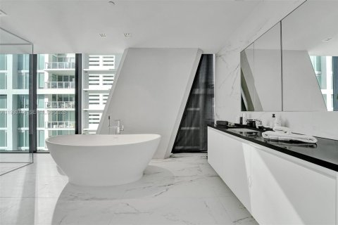 Condominio en venta en Miami, Florida, 4 dormitorios, 427.35 m2 № 2076929 - foto 13