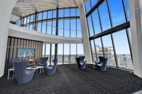 Condominio en venta en Miami, Florida, 4 dormitorios, 427.35 m2 № 2076929 - foto 28
