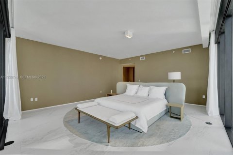 Condominio en venta en Miami, Florida, 4 dormitorios, 427.35 m2 № 2076929 - foto 11