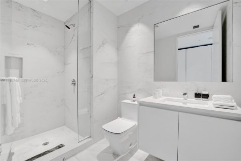 Condominio en venta en Miami, Florida, 4 dormitorios, 427.35 m2 № 2076929 - foto 16