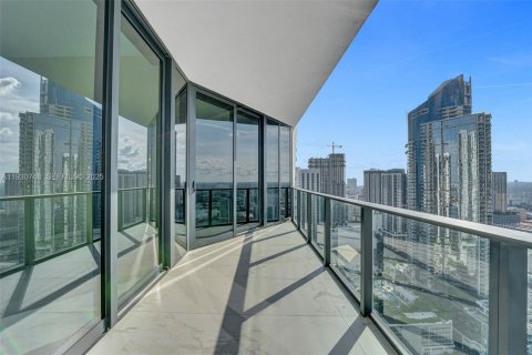 Condominio en venta en Miami, Florida, 4 dormitorios, 427.35 m2 № 2076929 - foto 21