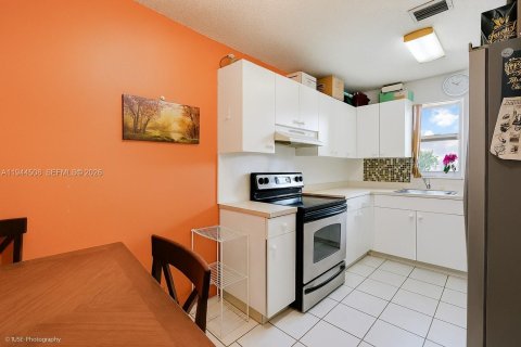 Propiedad comercial en venta en Miami, Florida, 200.67 m2 № 2001467 - foto 4