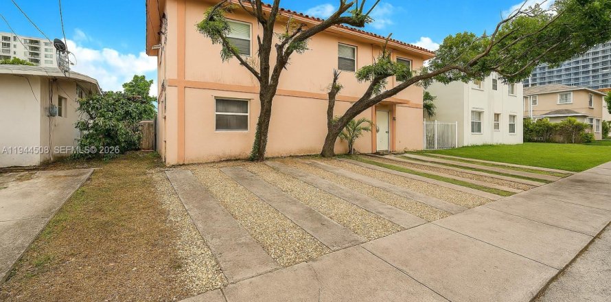 Propiedad comercial en Miami, Florida 200.67 m2 № 2001467