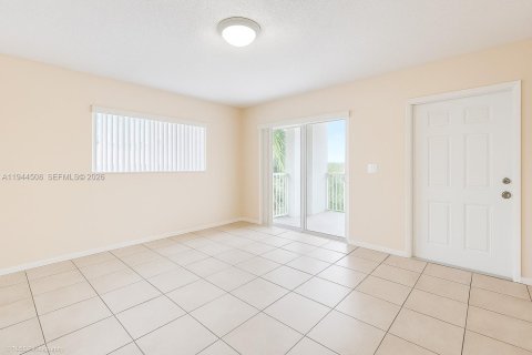 Propiedad comercial en venta en Miami, Florida, 200.67 m2 № 2001467 - foto 3