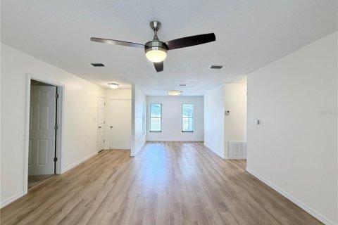 Villa ou maison à louer à Ocala, Floride: 2 chambres, 97.83 m2 № 2106920 - photo 5
