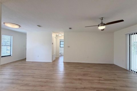 Villa ou maison à louer à Ocala, Floride: 2 chambres, 97.83 m2 № 2106920 - photo 6
