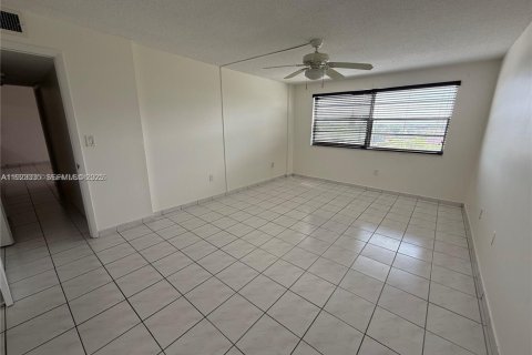 Купить кондоминиум в Майами, Флорида 2 спальни, 94.76м2, № 1982196 - фото 17