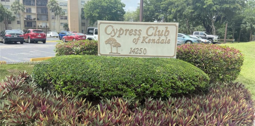 Кондоминиум с 2 спальнями в Майами, Флорида № 1982196