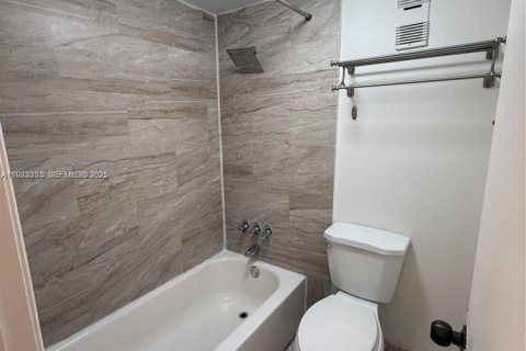 Купить кондоминиум в Майами, Флорида 2 спальни, 94.76м2, № 1982196 - фото 20