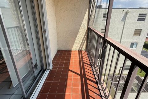 Купить кондоминиум в Майами, Флорида 2 спальни, 94.76м2, № 1982196 - фото 23