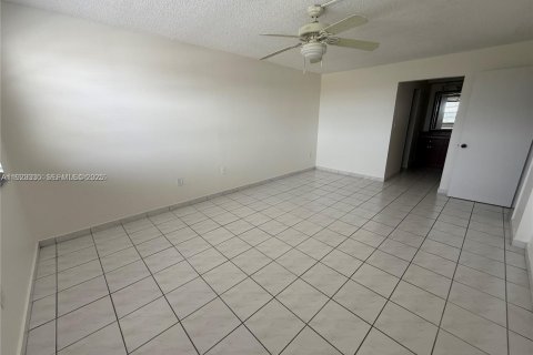 Купить кондоминиум в Майами, Флорида 2 спальни, 94.76м2, № 1982196 - фото 15