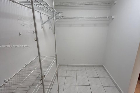 Купить кондоминиум в Майами, Флорида 2 спальни, 94.76м2, № 1982196 - фото 19