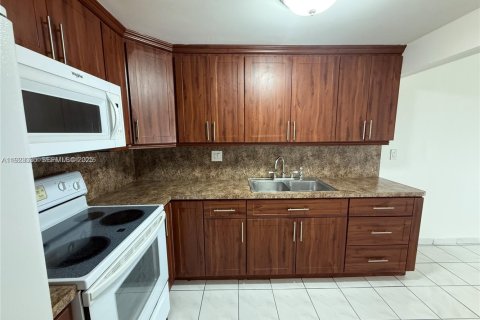 Купить кондоминиум в Майами, Флорида 2 спальни, 94.76м2, № 1982196 - фото 6